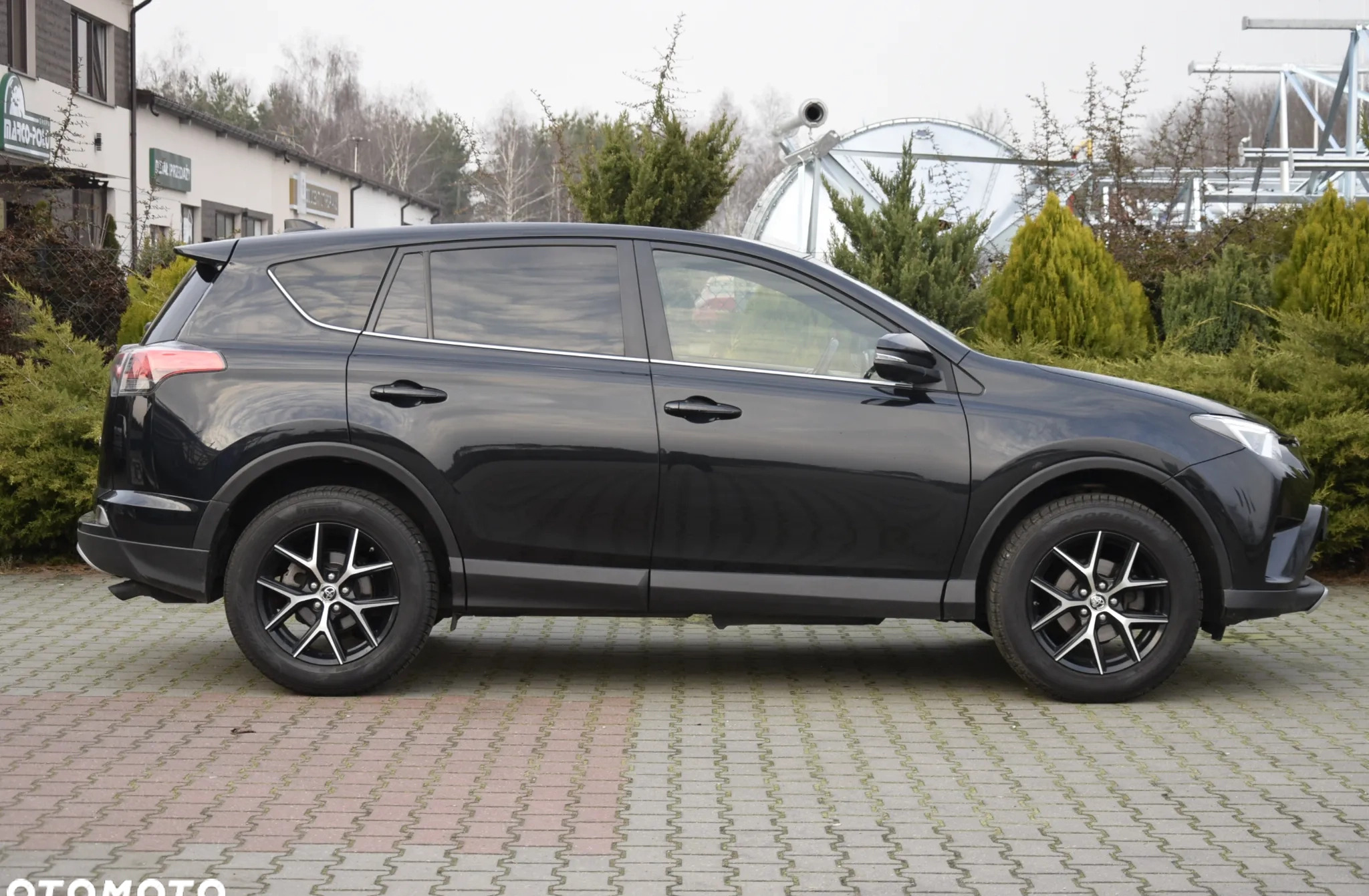 Toyota RAV4 cena 66800 przebieg: 328000, rok produkcji 2016 z Żuromin małe 326